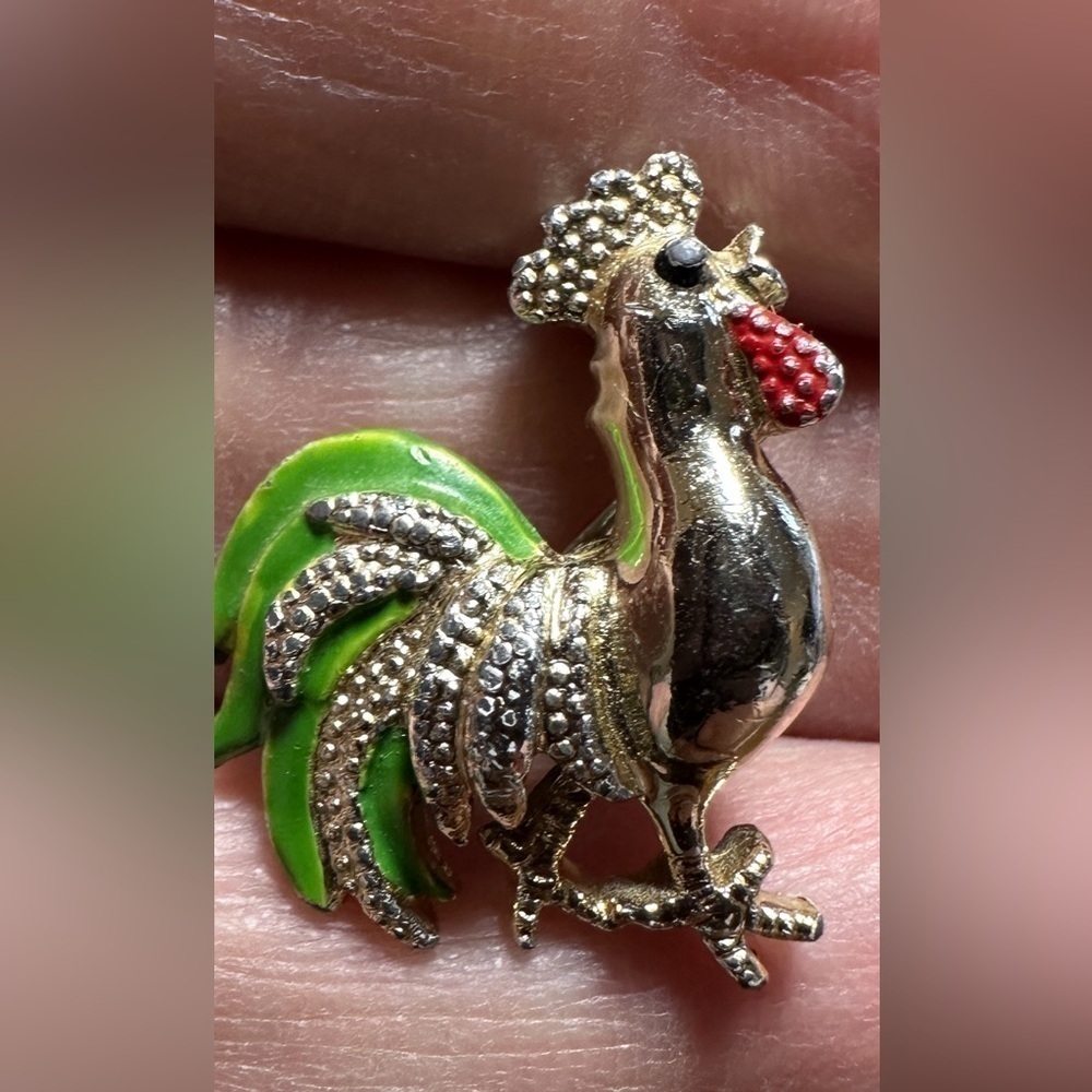 Vintage‎ Gerry's Signed Gold Tone Rooster Green and Red Enameled Brooch